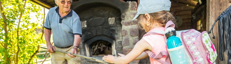 "Drachenclub" Wildschönauer Erlebnisprogramm für Kinder Brot backen im Drachenclub