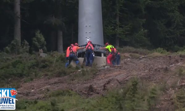 Montage mit Hilfe aus der Luft