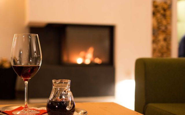 Genuss am Kaminfeuer