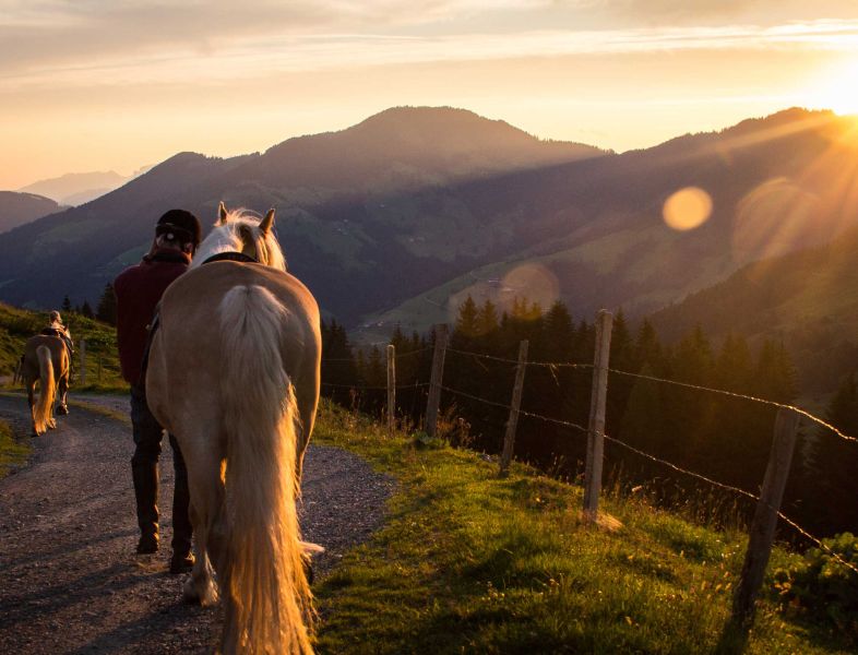 Ritt in den Sonnenaufgang
